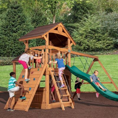 Adventure Outlook 3 | Parque de Madera con Casita de Juegos