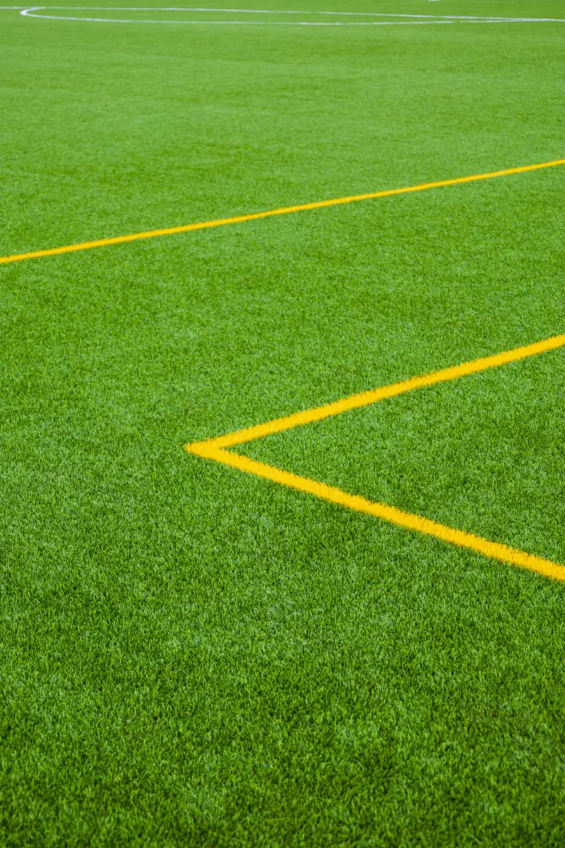 Césped Artificial Para Campos De Fútbol Profesional - Sistema Best 45 I 14,85€ M² - Kora Habitat Césped artificial para campos de fútbol