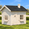 Casita de madera para juegos en jardín mediterráneo