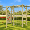 Estructura infantil de trepa de madera en jardín