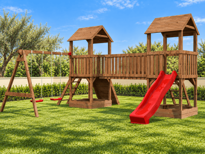 Estructura de juego infantil de madera en jardín mediterráneo