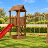 Parque infantil de madera en un jardín